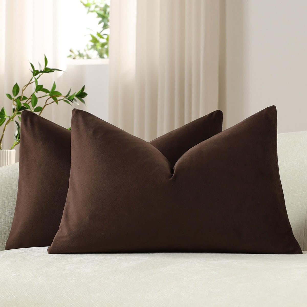 DEZENE Throw Pillow Covers 20x20 Chocolate Brown: Pack of 2 Cozy Soft Velvet Square Modern Luxury Decorative Throw Pillow Cases for Sofa Couch Living Room Bed Home Decor