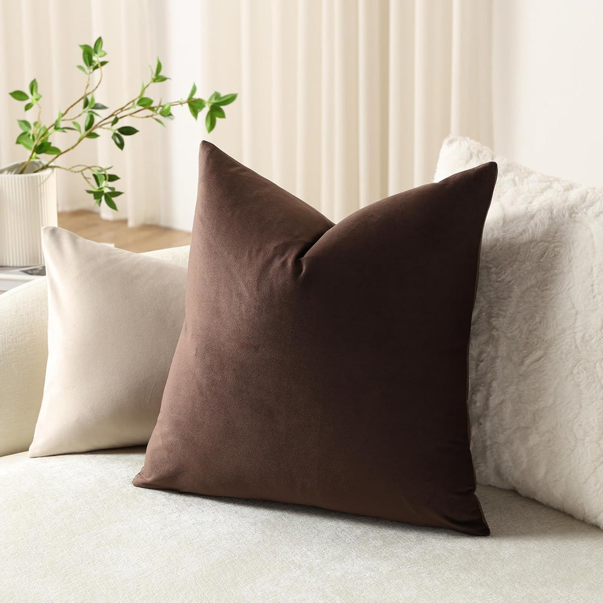 DEZENE Throw Pillow Covers 20x20 Chocolate Brown: Pack of 2 Cozy Soft Velvet Square Modern Luxury Decorative Throw Pillow Cases for Sofa Couch Living Room Bed Home Decor
