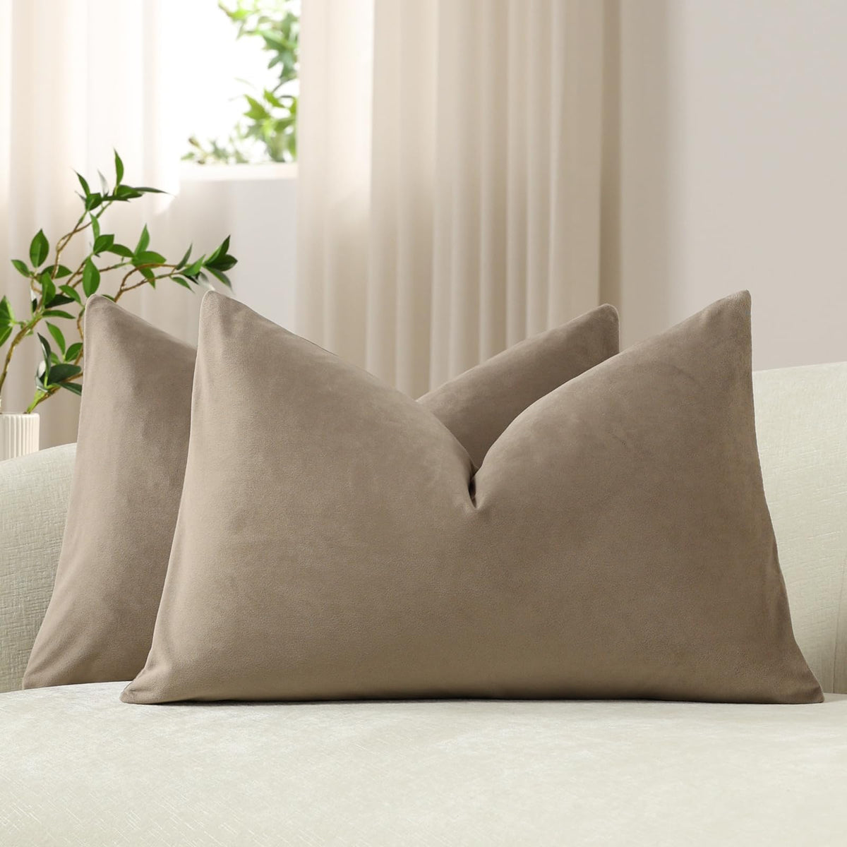 DEZENE Throw Pillow Covers 20x20 Chocolate Brown: Pack of 2 Cozy Soft Velvet Square Modern Luxury Decorative Throw Pillow Cases for Sofa Couch Living Room Bed Home Decor