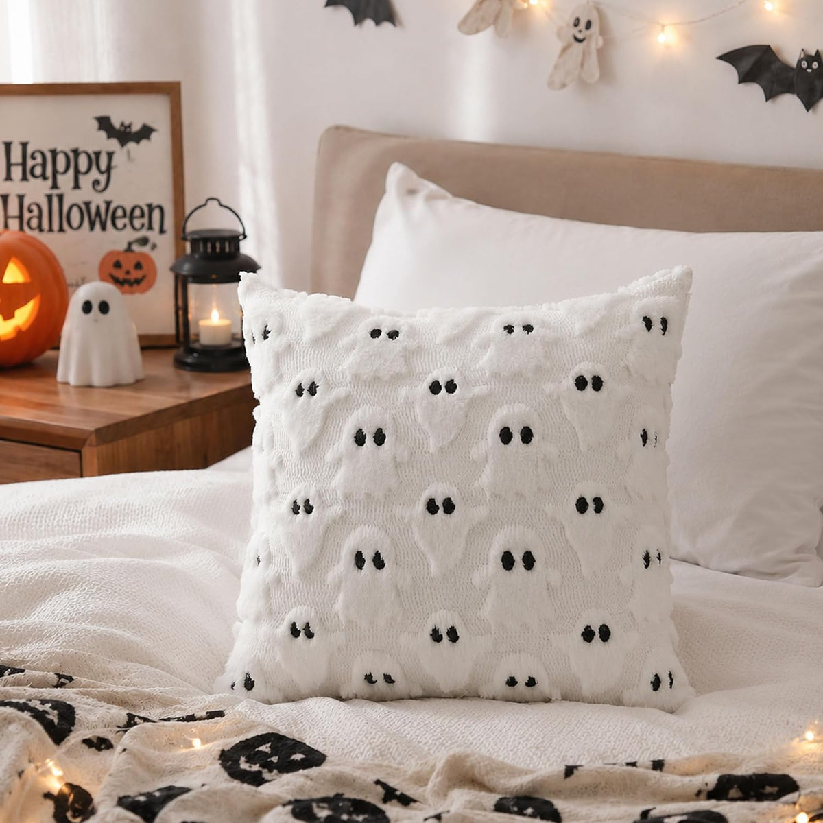 DFXSZ Halloween Pillow Covers 18x18 inch 2Pcs White Ghost Halloween Decor
