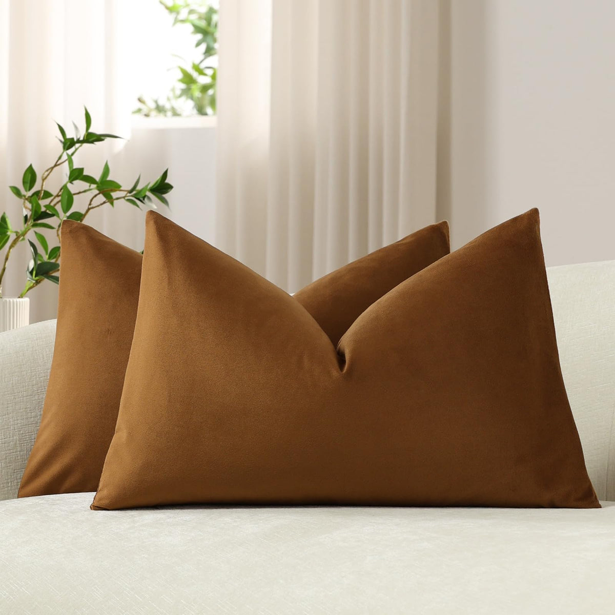 DEZENE Throw Pillow Covers 20x20 Chocolate Brown: Pack of 2 Cozy Soft Velvet Square Modern Luxury Decorative Throw Pillow Cases for Sofa Couch Living Room Bed Home Decor