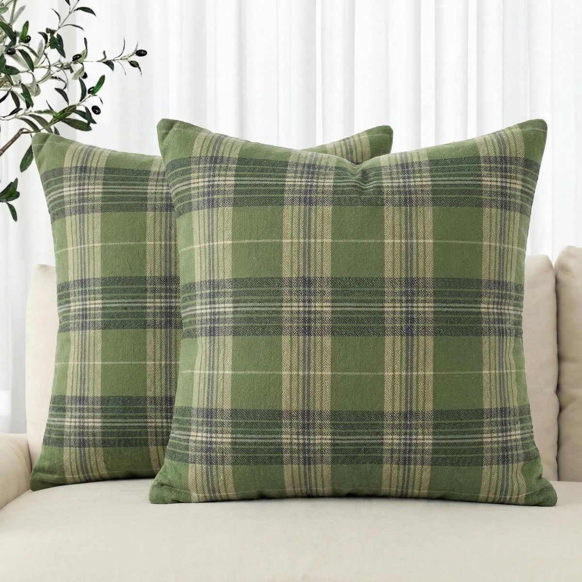 AVOIN colorlife Fall Caramel Brown Plaid Decorative Throw Pillow Covers, 18 x 18 Inch Holiday Scottish Tartan Cushion Case Farmhouse Decoration for Sofa Couch Set of 2